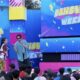 Seru! Ghea Youbi dan Rafael Tan Bagi-bagi Rambutan di Dahsyatnya Weekend Garut