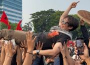 Tolak PHK Massal dan Gelar Pahlawan bagi Soeharto, Musisi Indie Ramaikan Aksi Hari Buruh di Jakarta